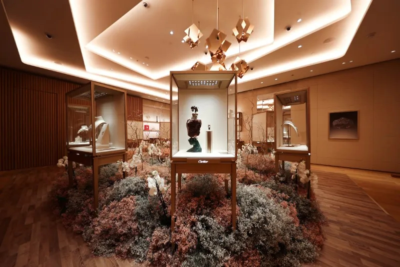 كارتييه تقيم معرضاً مميزاً لمجوهراتها الفاخرة في متجرها بالفيصلية