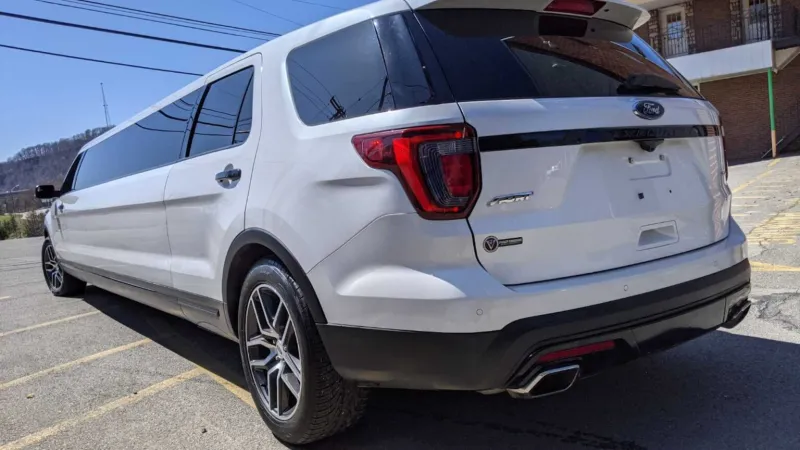 شاهد| فورد إكسبلورر ليموزين بسعر خيالي.. اكتشف مواصفاتها