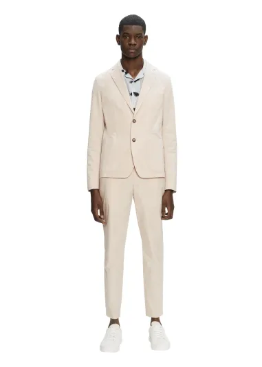 عكست روحاً شبابية وأنيقة.. إليكم مجموعة Ted Baker لربيع وصيف 2021