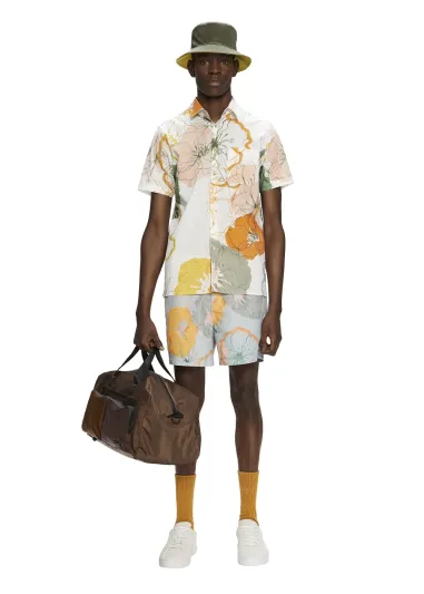 عكست روحاً شبابية وأنيقة.. إليكم مجموعة Ted Baker لربيع وصيف 2021