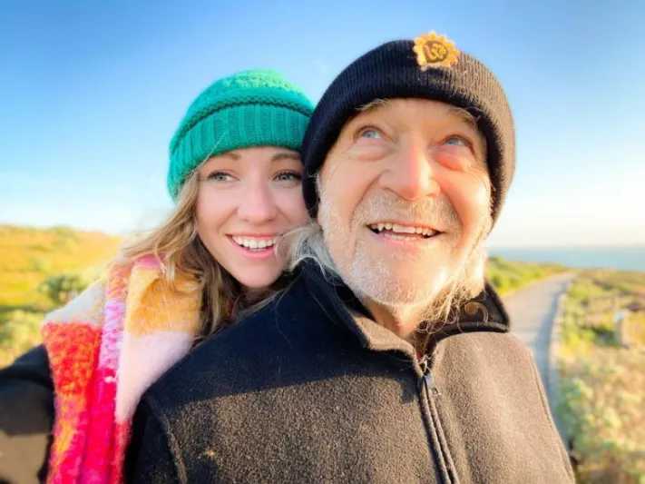 عشرينية تجد السعادة مع رجل يكبرها بـ48 عاماً!