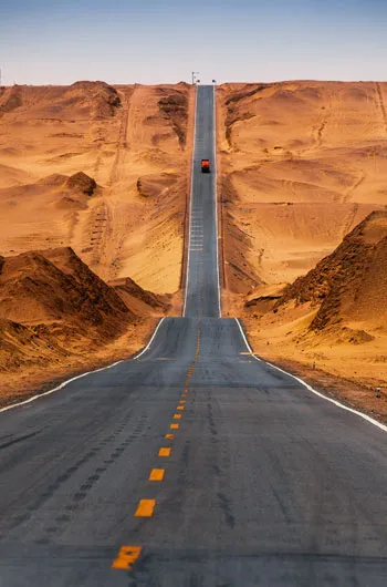 أحدها يبلغ 150 ألف كم.. أطول طرق العالم بين المياه والجبال الخضراء (صور)