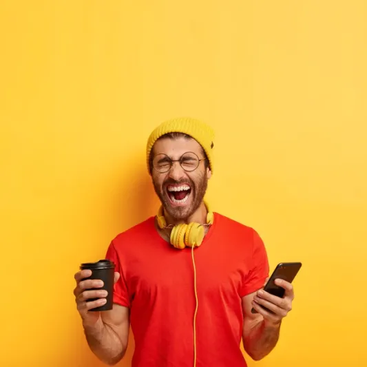 يخلّصك من الألم ويحرق الدهون.. ماذا يفعل الضحك في أجسامنا؟