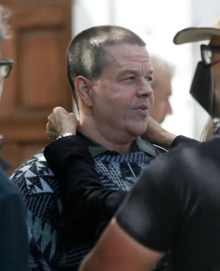 اكتسب 20 كيلو ويسعى للمزيد! «مارك والبيرج» يصدم الجميع بوزنه الضخم