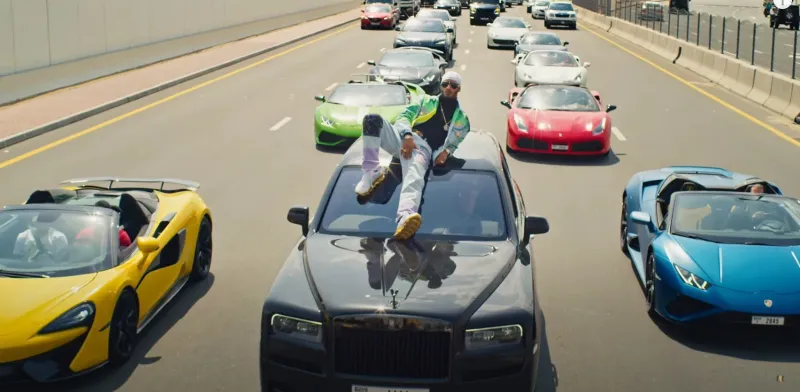 كم بلغت أرباح "فيرساتشي بيبي" لمحمد رمضان التي تبرع بها لفلسطين؟