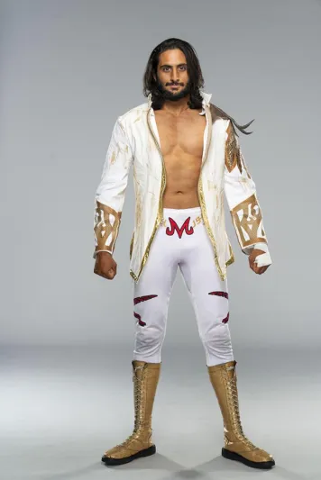 منصور الشهيل نجم WWE الساطع.. وهذه المواجهة غيرت حياته (فيديو)