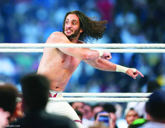 منصور الشهيل نجم WWE الساطع.. وهذه المواجهة غيرت حياته (فيديو)