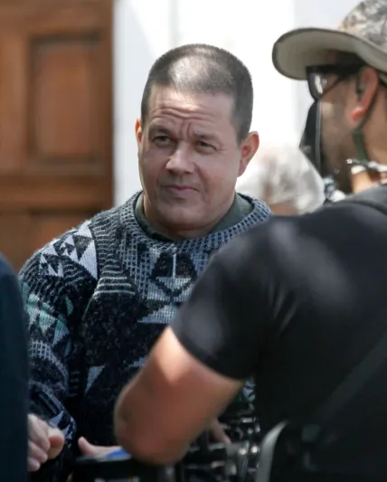 اكتسب 20 كيلو ويسعى للمزيد! «مارك والبيرج» يصدم الجميع بوزنه الضخم