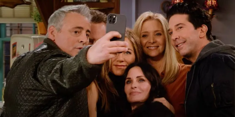كيف تغيرت ملامح أبطال مسلسل Friends بعد 17 عاماً