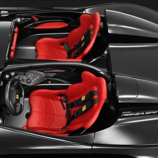 سيارة رونالدو الجديدة تتسبب في أزمة داخل اليوفي (صور)