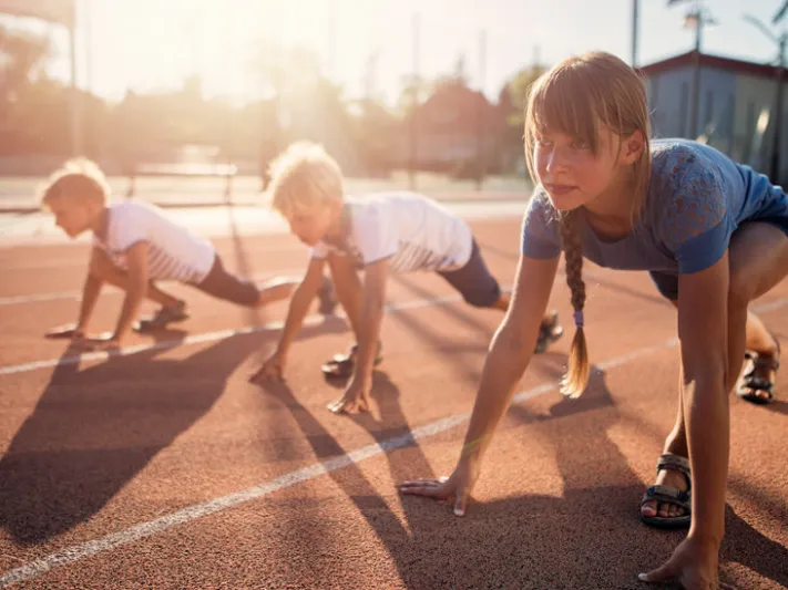 كيف تحدد الرياضة المناسبة لطفلك حسب عمره؟