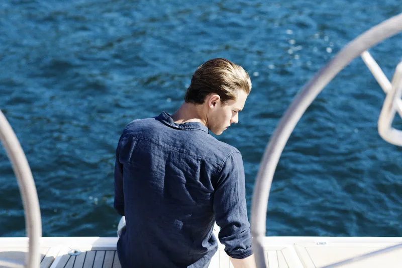 أخطاء كارثية يرتكبها الرجال في الأزياء الصيفية