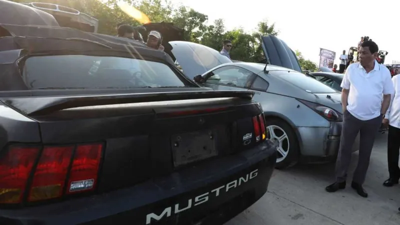 لماذا أمر رئيس الفلبين بتحطيم سيارات فاخرة بقيمة مليون دولار ؟ (فيديو)