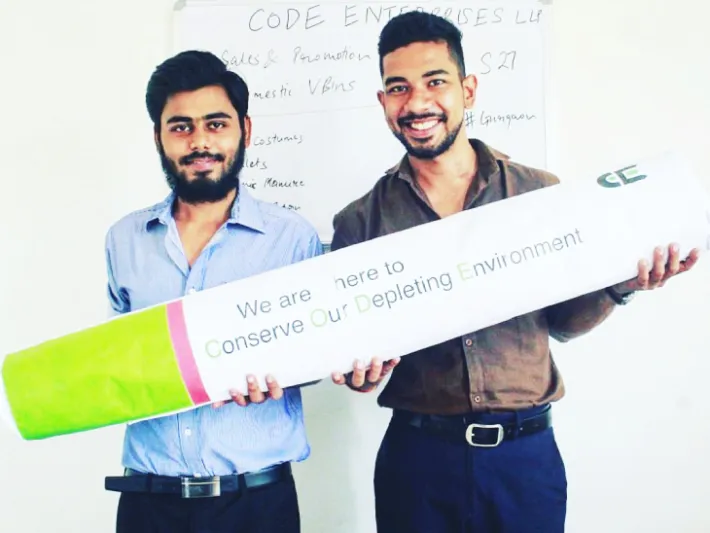 شاب يتحول لمليونير باستغلال أعقاب السجائر!