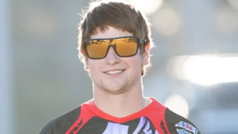 مصرع سائق حاول تسجيل رقم قياسي بالقفز بالدراجة النارية (فيديو)