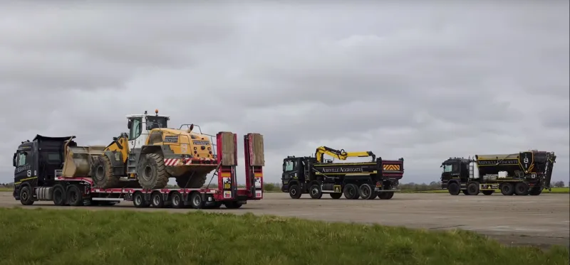 سباق العملاقة بين شاحنات بوزن 115 طنا وقوة 1360 حصانا (فيديو)