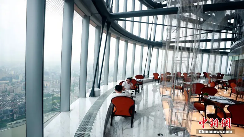 افتتاح «فندق السماء» الأطول في العالم بالصين (فيديو)