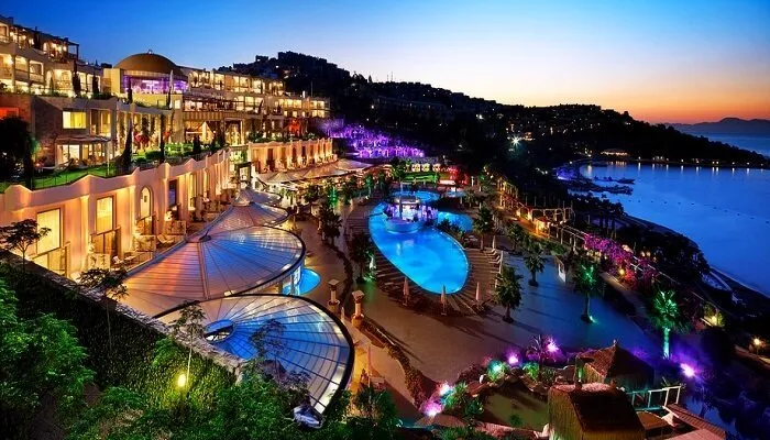 أجمل 10 منتجعات فاخرة يقبل عليها المشاهير والأثرياء حول العالم