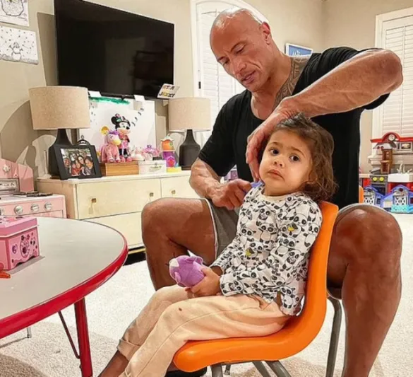 نجم المصارعة "ذا روك" يتلقى مفاجأة على إنستجرام