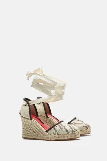 تشكيلة إكسسوارات مميزة من هيريرا مستوحاة من ألوان الصيف المنعشة