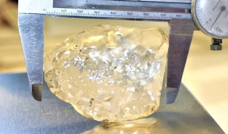 بوتسوانا تستخرج قطعة ألماس بالغة القيمة.. تعرف على خصائصها ووزنها