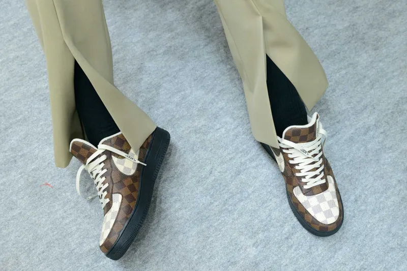 تعاون بين "لويس فيتون" و"نايكي" في هذه الأحذية الأنيقة