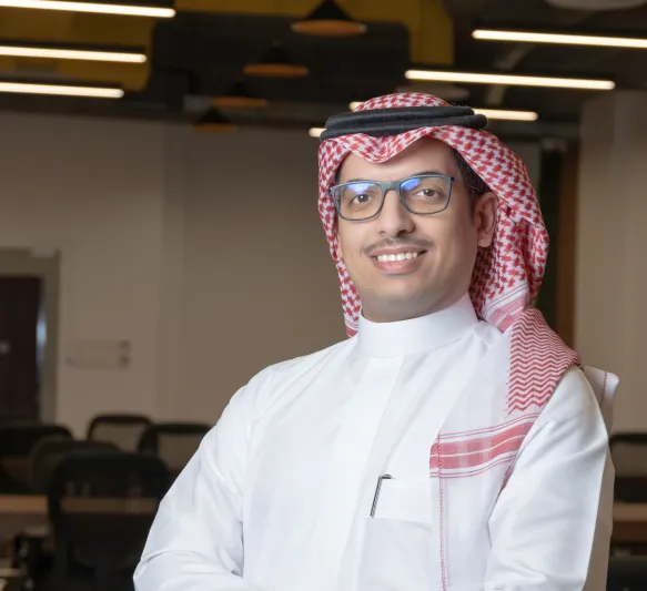 سلطان العاصمي لـ"الرجل": لم أصل بلا كبوات.. بدأت بالخردوات وانتهيت بالتجارة الإلكترونية