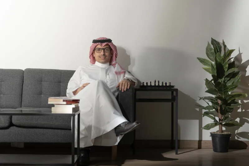 سلطان العاصمي لـ"الرجل": لم أصل بلا كبوات.. بدأت بالخردوات وانتهيت بالتجارة الإلكترونية