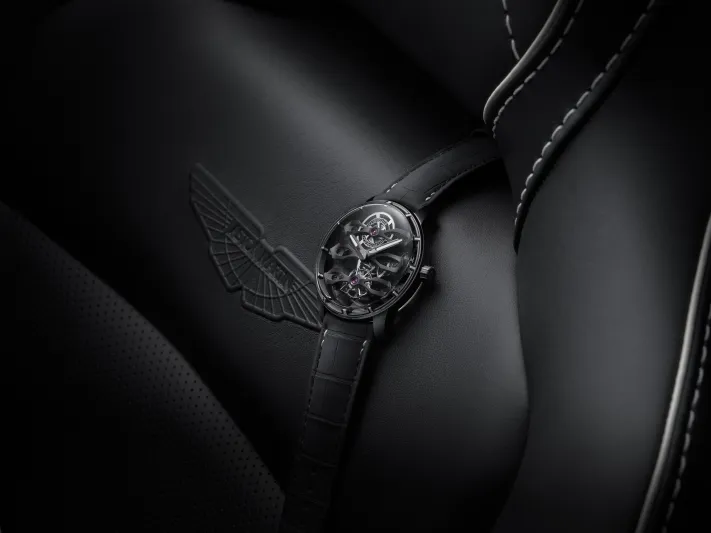 ساعة "توربيون بالجسور الطافية الثلاثة – إصدار Aston Martin" .. للباحثين عن الفخامة وقوة الأداء