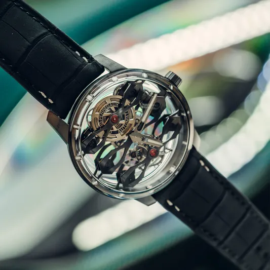 ساعة "توربيون بالجسور الطافية الثلاثة – إصدار Aston Martin" .. للباحثين عن الفخامة وقوة الأداء