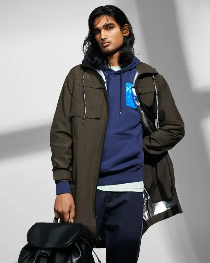 تشكيلة KARL LAGERFELD الرجالية.. أزياء ما قبل موسم خريف 2021