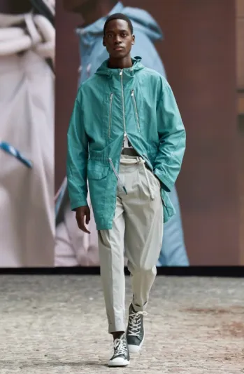 تشكيلة Hermès لربيع وصيف 2022 .. تصميمات جذابة وعملية