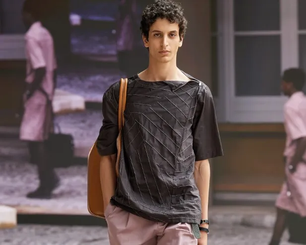 تشكيلة Hermès لربيع وصيف 2022 .. تصميمات جذابة وعملية