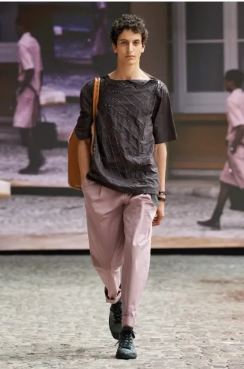 تشكيلة Hermès لربيع وصيف 2022 .. تصميمات جذابة وعملية