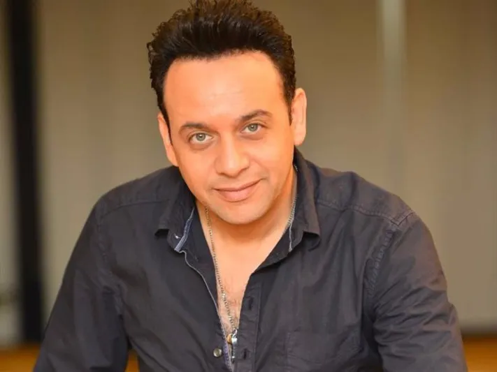 تفاصيل الهجوم على مصطفى قمر بسبب الصلاة على تيك توك