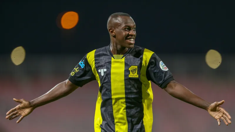 سعود عبدالحميد يرفض عروض الشباب والنصر