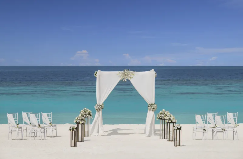 للعرسان الجدد.. إليكم باقات زفاف استثنائية في المالديف