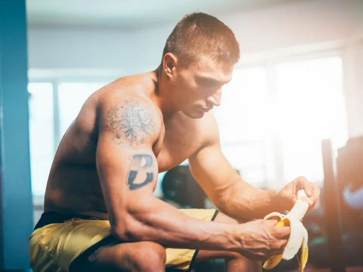 أطعمة رخيصة تساعد على بناء العضلات