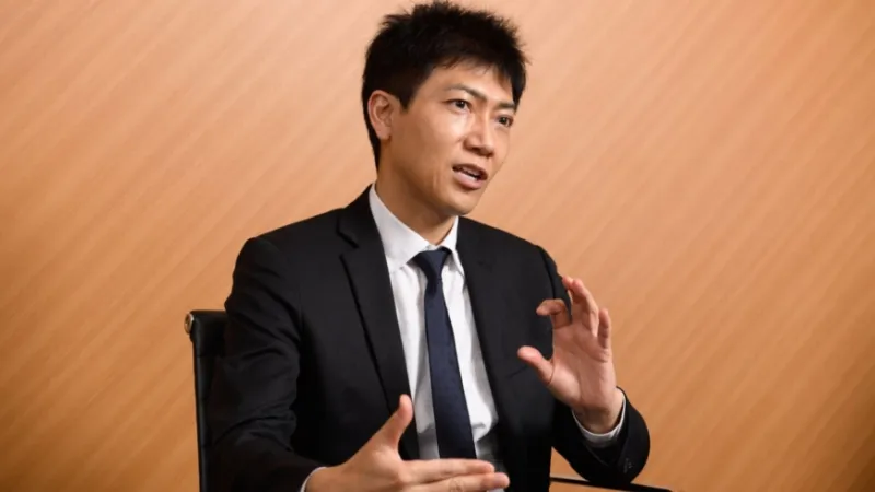 هرب من فشله في وادي السيليكون ليصبح مليارديراً في بلاده