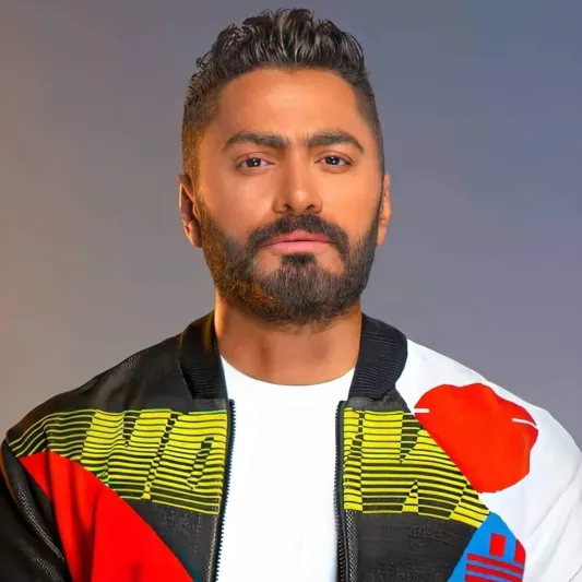 تامر حسني: لم أجد قوت يومي وهكذا وصلت لحلمي وتحديت الصعوبات (فيديو)