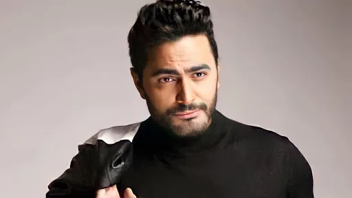 تامر حسني: لم أجد قوت يومي وهكذا وصلت لحلمي وتحديت الصعوبات (فيديو)