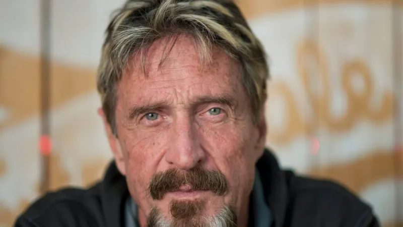 أسرار «جون مكافي» إلى الملأ بعد وفاته.. ما علاقته بفندق الأشباح في إسبانيا