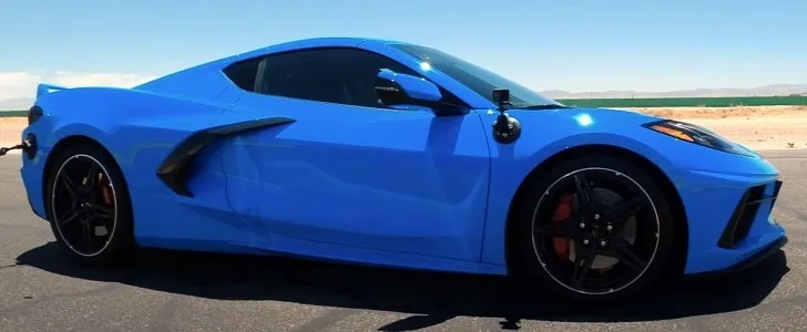 منافسة شرسة بين بي إم دبليو وشيفروليه كورفيت.. من يفوز؟ (فيديو)