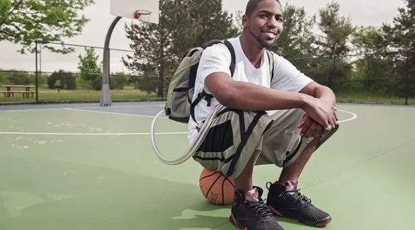 كيف عاش شاب 18 شهراً بلا قلب؟ (فيديو) 