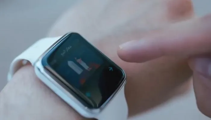 ما هو سوار «نسك» الذكي الذي يرتديه حجاج العالم؟