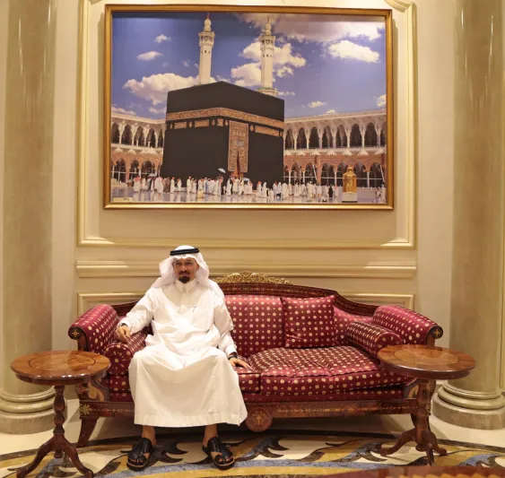 عبد اللطيف بن محمد العبد اللطيف للرجل: بدأت بتقديم القهوة والشاي للموظفين وانتهيت شريكاً وعضواً في مجلس الإدارة 