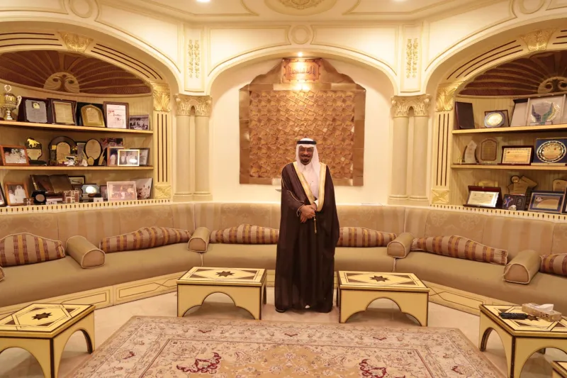 عبد اللطيف بن محمد العبد اللطيف للرجل: بدأت بتقديم القهوة والشاي للموظفين وانتهيت شريكاً وعضواً في مجلس الإدارة 