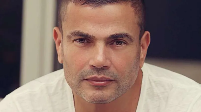 أول ظهور لعمرو دياب بعد أنباء تدهور حالته الصحية يحسم الجدل (فيديو)