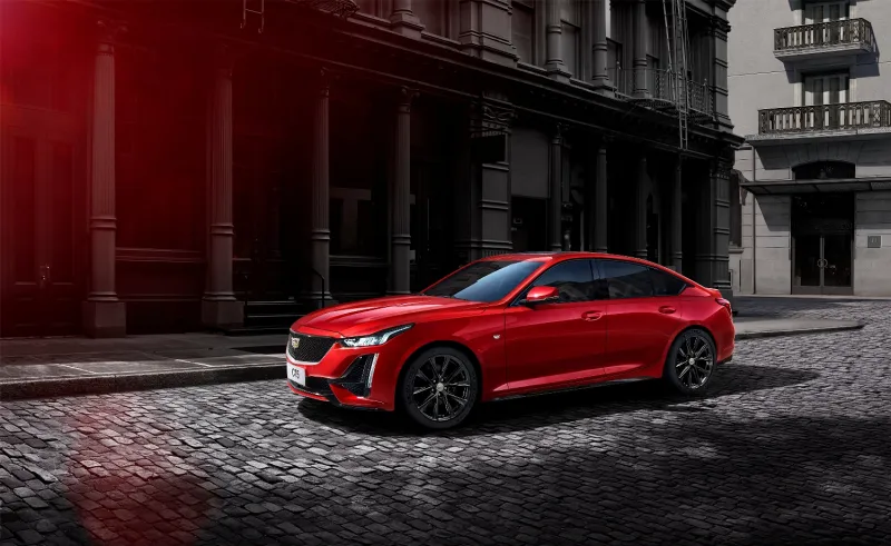 كاديلاك تراهن على الفخامة والتصميم المميز في «سي تي 5»