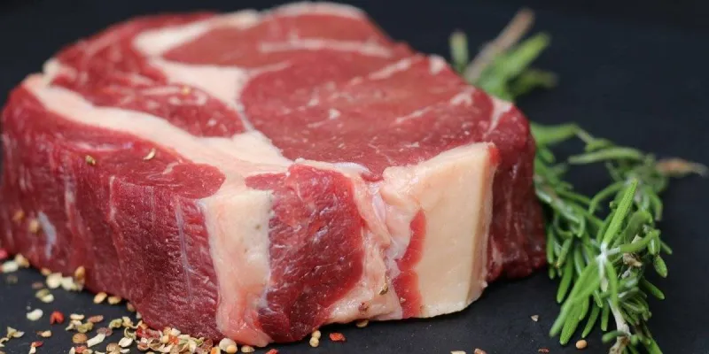 خطأ شائع يتسبب في تلف لحم الأضحية بعد الذبح 